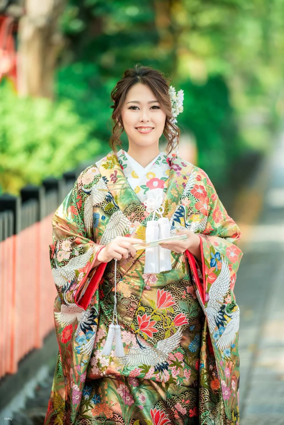 Premium Japanese Uchikake Kimono Rental & Professional Photoshoot in Kyoto | Kimono Rental Hana