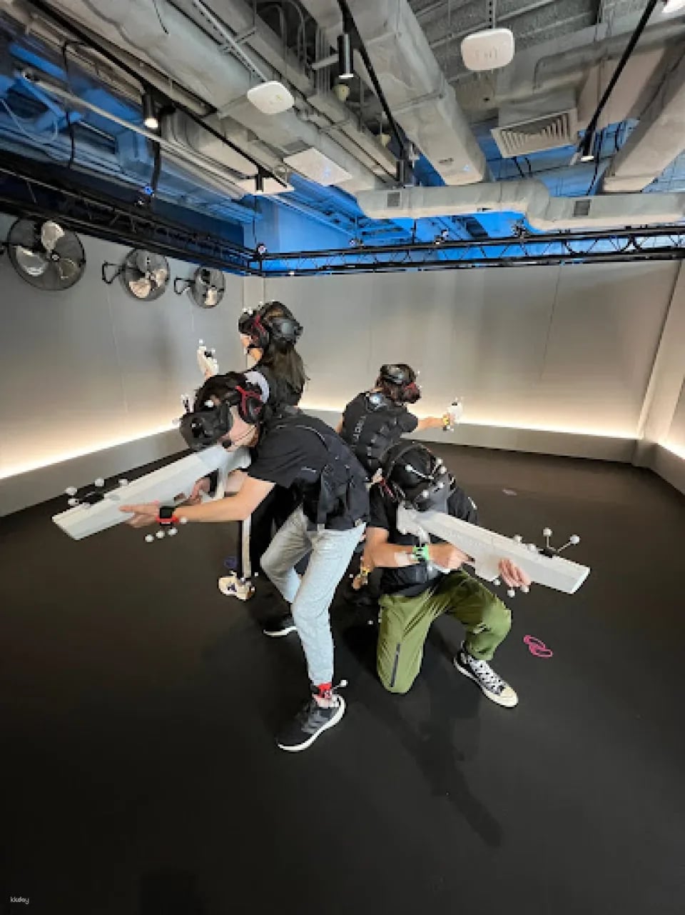 [KKday Exclusive] Sandbox VR Immersive Experience | The All-New "Age of Dinosaurs" is Here | Netflix Squid Game, Original Zombie Masterpiece, Earth Defense Battle: Exclusive Discounts, Free Weapon Upgrades, and Birthday Experiences | Tsim Sha Tsui, Causeway Bay