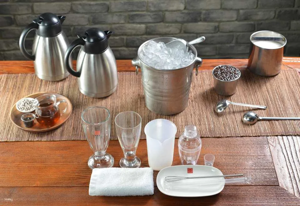 Chun Shui Tang Dadun Store | DIY Bubble Tea Making Experience | Chinese Instruction