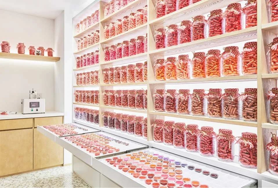 [KKday Exclusive Offer] Out of Colours - Personalized Lipstick Workshop | Lipstick Experience | Lip Gloss Experience | Family Destination | Girlfriend Destination | Causeway Bay Destination