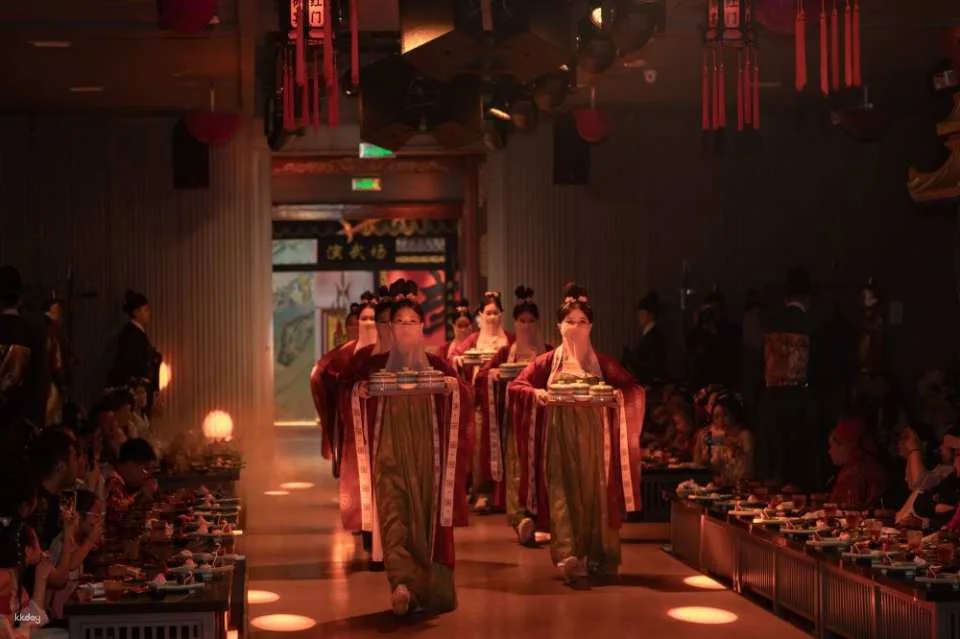 Harbin Red Gate Imperial Banquet Dining Show Experience (11 Themed Spaces/Traditional Costumes/Palace Dishes)