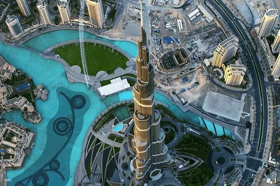 Burj Khalifa 124/125th floor visit, Dubai Mall shopping & Musical Fountain Show with Lake Ride tour with Private Transfers