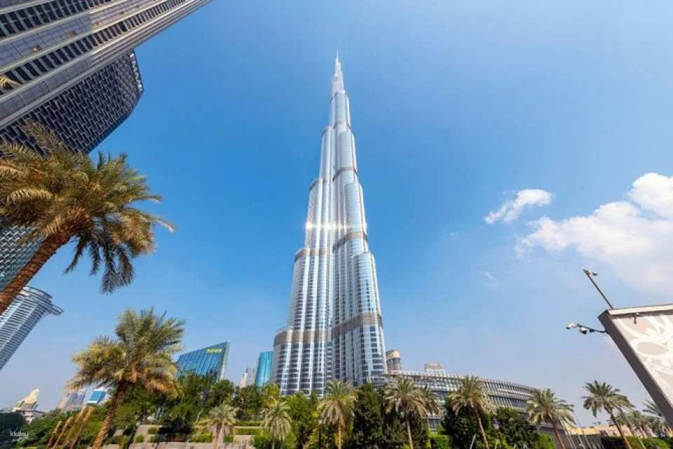 Burj Khalifa 124/125th floor visit, Dubai Mall shopping & Musical Fountain Show with Lake Ride tour with Private Transfers