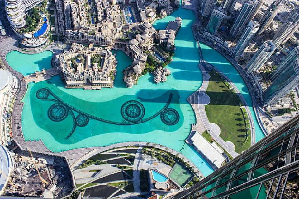 Burj Khalifa 124/125th floor visit, Dubai Mall shopping & Musical Fountain Show with Lake Ride tour with Private Transfers