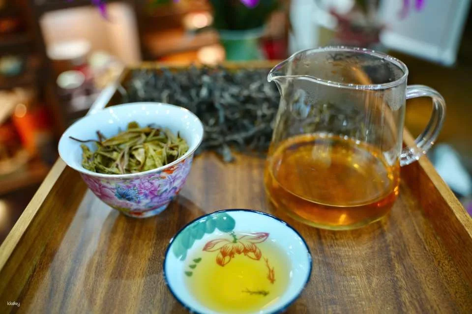 Hanoi Tea Tasting & Train Street Private Tour with Local Lunch (Buncha & Banhmi) | Hanoi, Vietnam