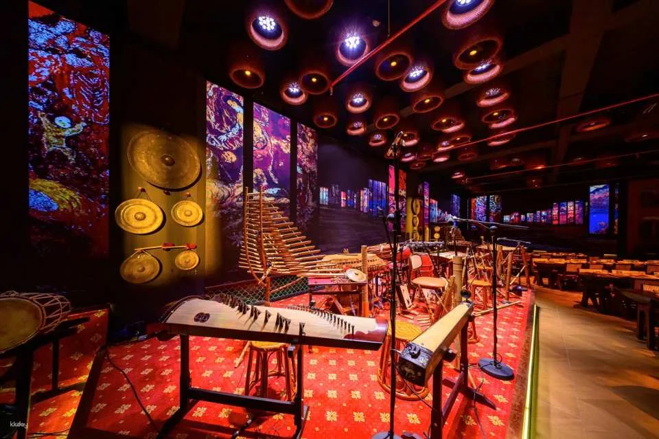 Ho Chi Minh City Cultural Night: Chào Show Premier Package (Includes Chào Show ticket, Vietnamese dinner & transfer
