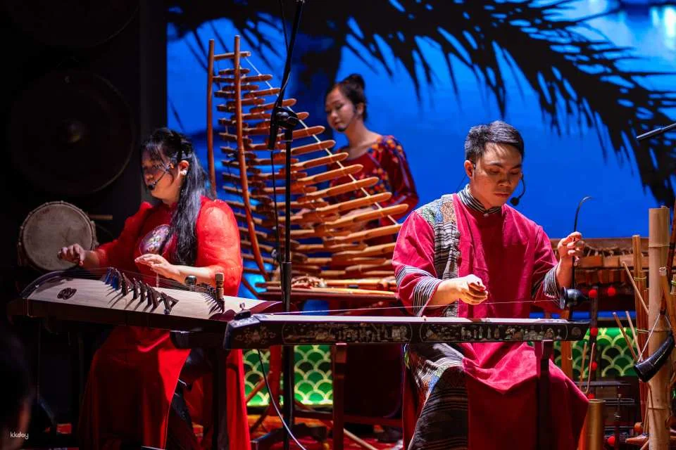 Ho Chi Minh City Cultural Night: Chào Show Premier Package (Includes Chào Show ticket, Vietnamese dinner & transfer