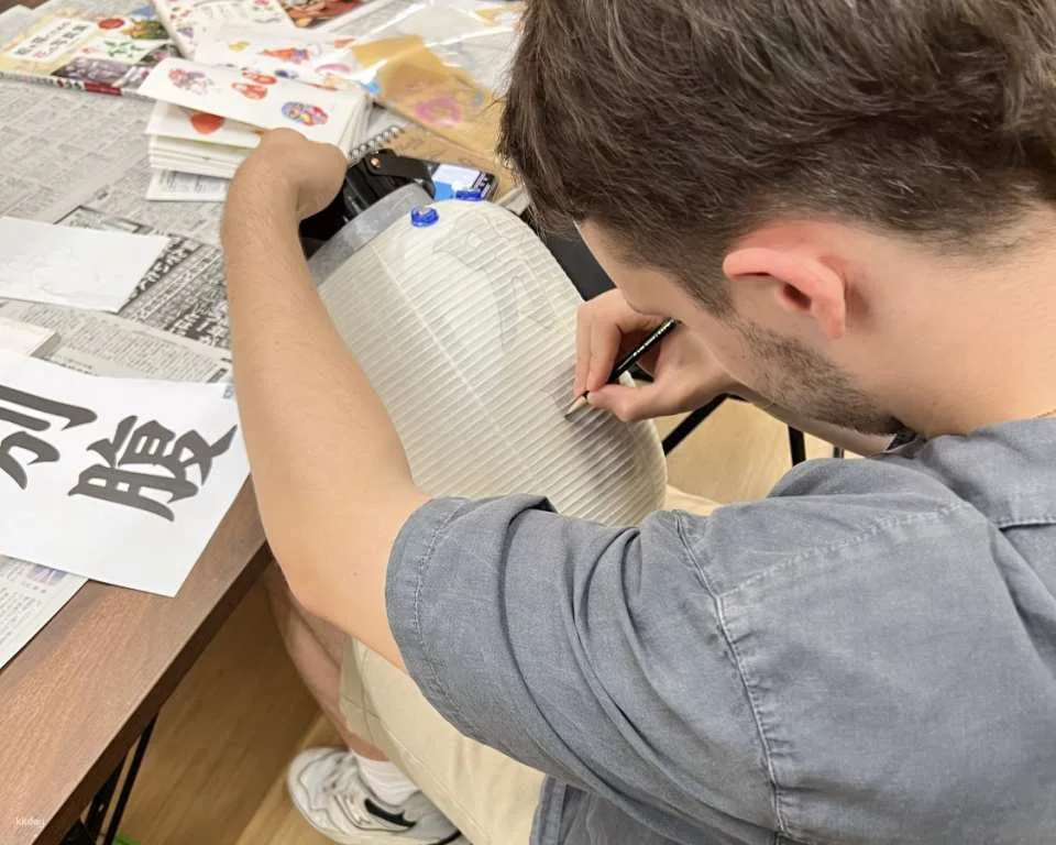 Fukuoka Traditional Chochin Lantern Painting Experience