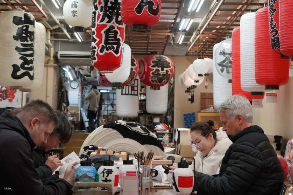 Fukuoka Traditional Chochin Lantern Painting Experience