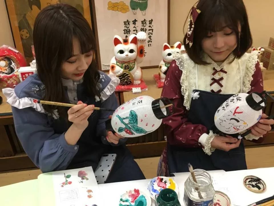 Fukuoka Traditional Chochin Lantern Painting Experience