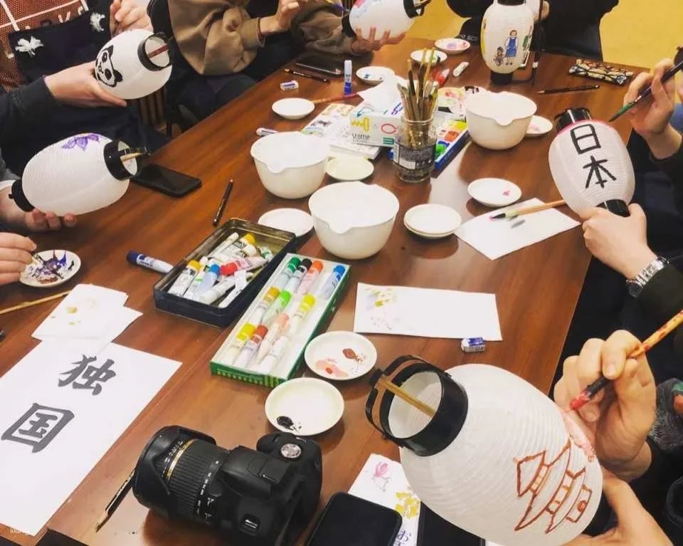 Fukuoka Traditional Chochin Lantern Painting Experience