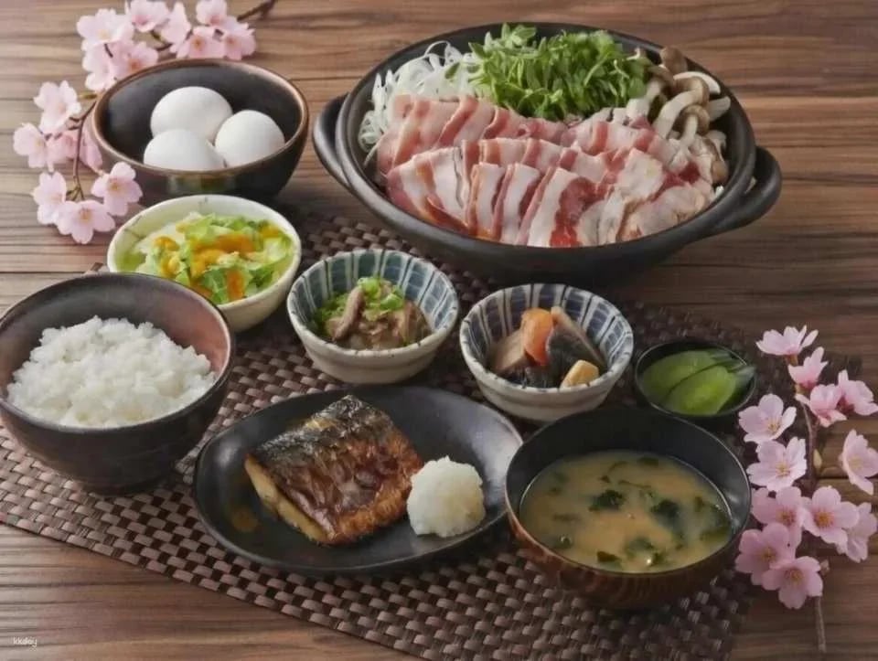 Tokyo Shinjuku Samurai Restaurant Experience | Drinks + Matcha & Japanese Desserts, Sushi & Izakaya Lunch & Dinner | Multiple Options Available | Ages 18 and up only