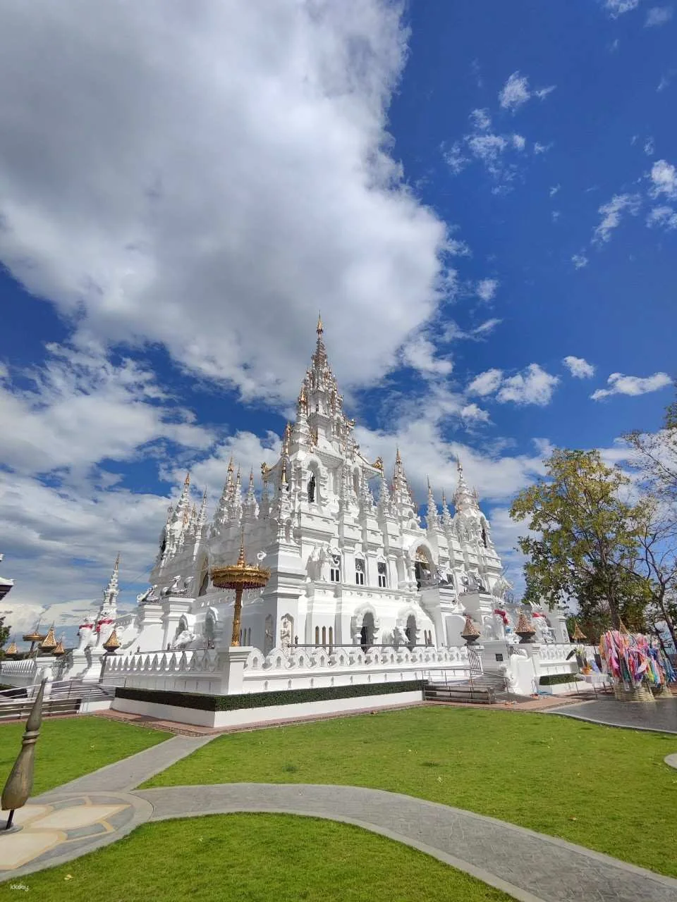 Chiang Mai Half Day Tour : Phachor Canyon and White Pagoda | Thailand