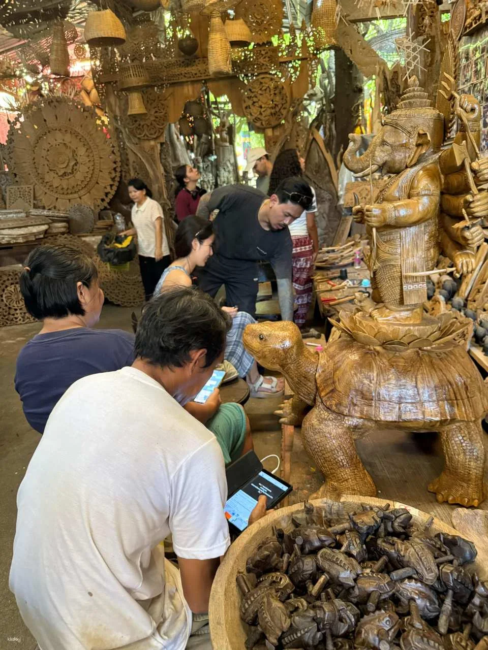 Thai Wood Carving Workshop: A Taste of Lanna Art at BAANTIPMANEE | Chiang Mai
