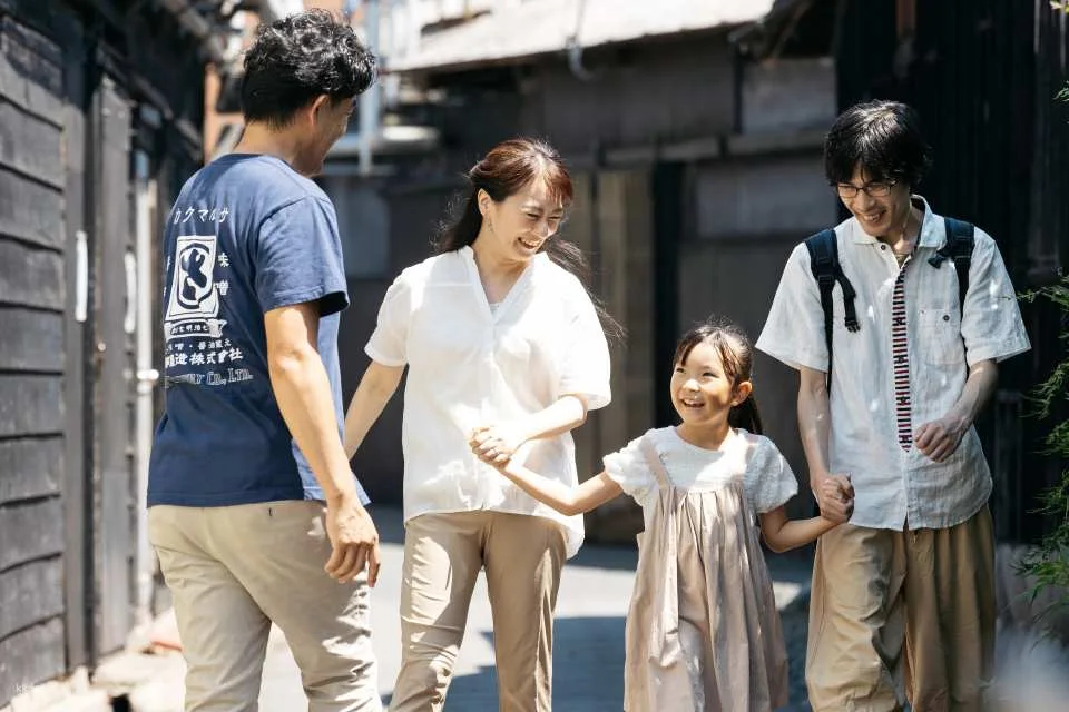 Just 20 minutes from Nagoya Station! Experience the 150-year history of Sato Brewery's miso brewery! Make your own original miso balls at this workshop.