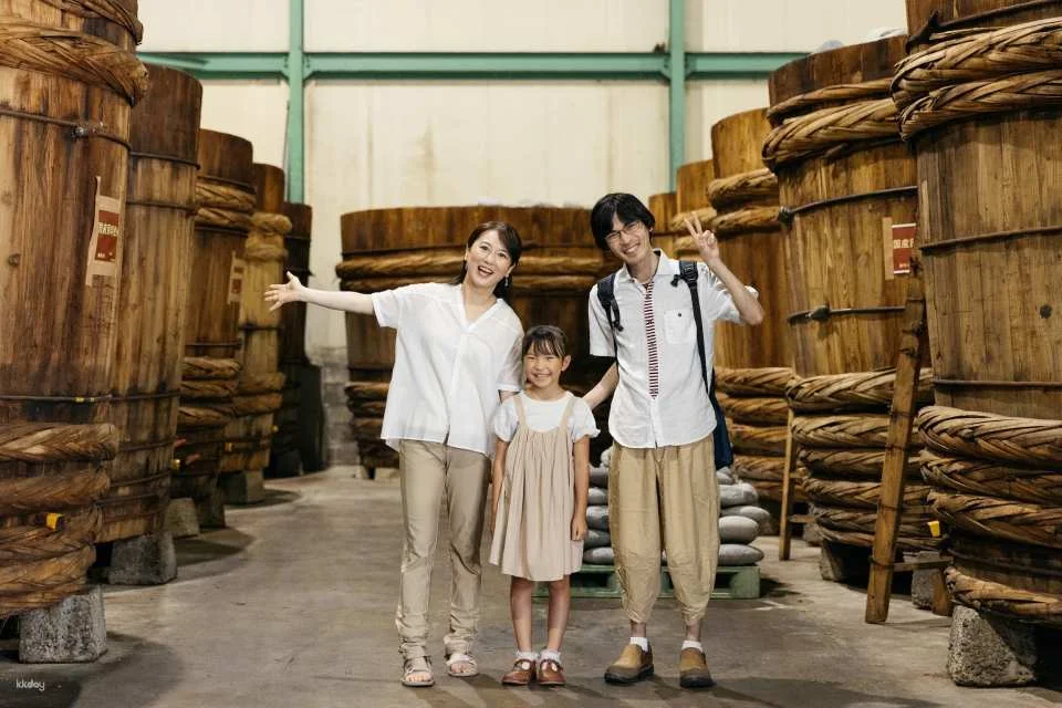 Just 20 minutes from Nagoya Station! Experience the 150-year history of Sato Brewery's miso brewery! Make your own original miso balls at this workshop.