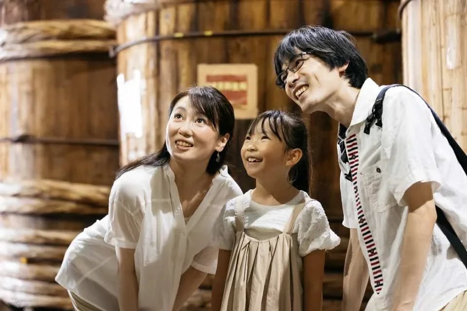 Just 20 minutes from Nagoya Station! Experience the 150-year history of Sato Brewery's miso brewery! Make your own original miso balls at this workshop.