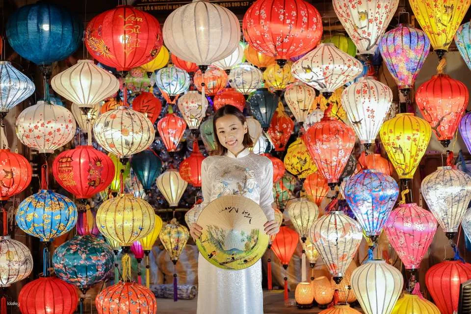 Hoi An Private Photoshoot & Guided Walking and Posing