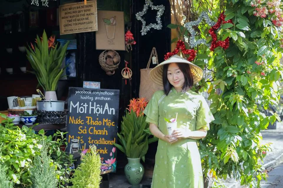 Hoi An Private Photoshoot & Guided Walking and Posing