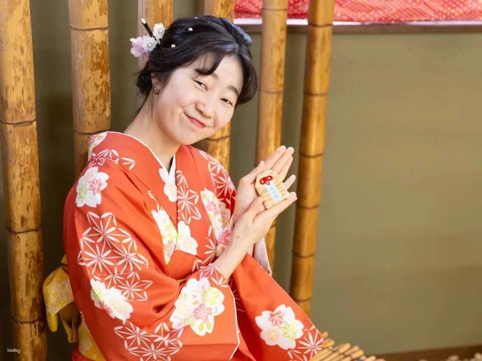 Tokyo, Japan | Hand-knitting experience at Orinami Asakusa store: Amulet making experience