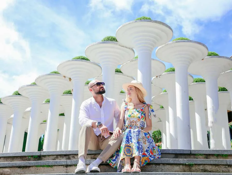 3 Hours Golden Bridge Photoshoot in Ba Na Hills