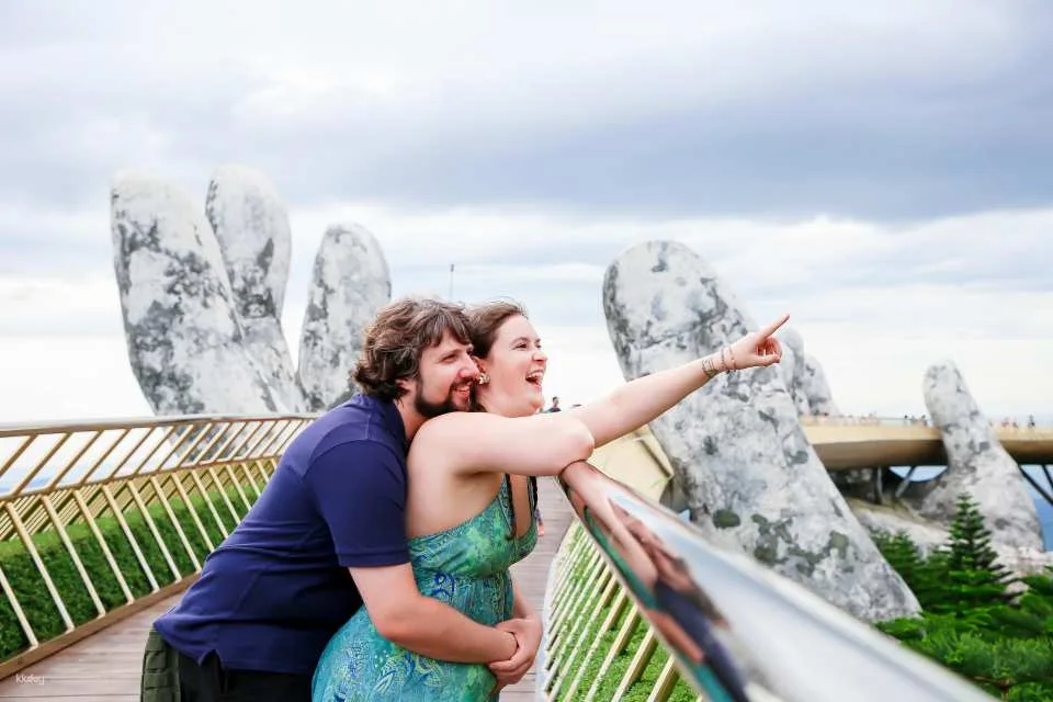 3 Hours Golden Bridge Photoshoot in Ba Na Hills