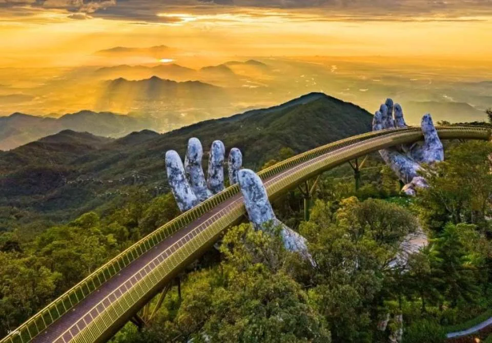 3 Hours Golden Bridge Photoshoot in Ba Na Hills