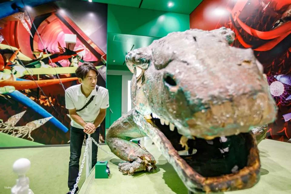 Half-day guided tour of Osaka Expo '70 Memorial Park: EXPO’70 Pavilion, Tower of the Sun, and Japanese Garden Visit Experience