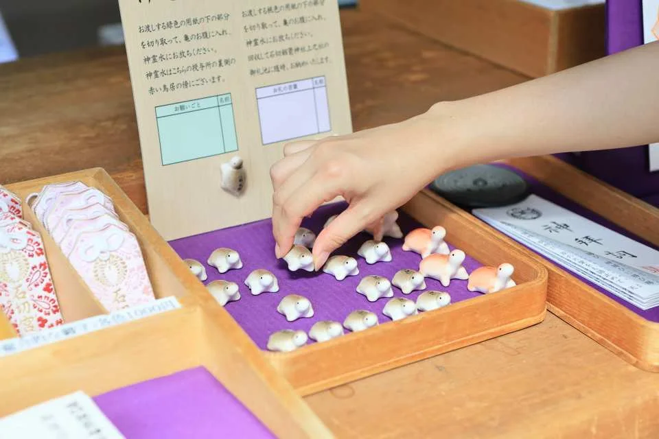 Half-day trip to Osaka Ishikiri Kenja Shrine for worship and to explore the local cuisine.