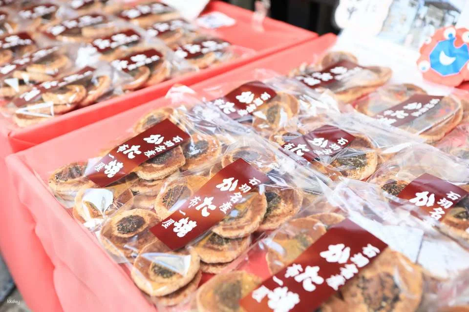 Half-day trip to Osaka Ishikiri Kenja Shrine for worship and to explore the local cuisine.