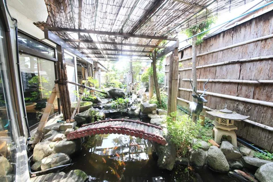 Half-day trip to Osaka Ishikiri Kenja Shrine for worship and to explore the local cuisine.