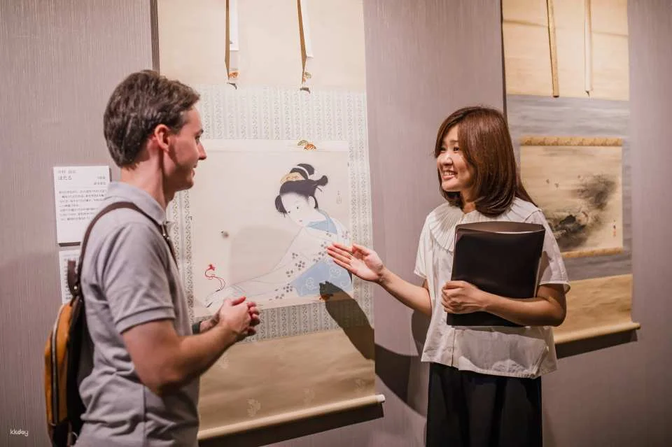 Special guided tour of the Kobayashi Museum of Art in Osaka and a leisurely half-day trip to enjoy Japanese sweets.