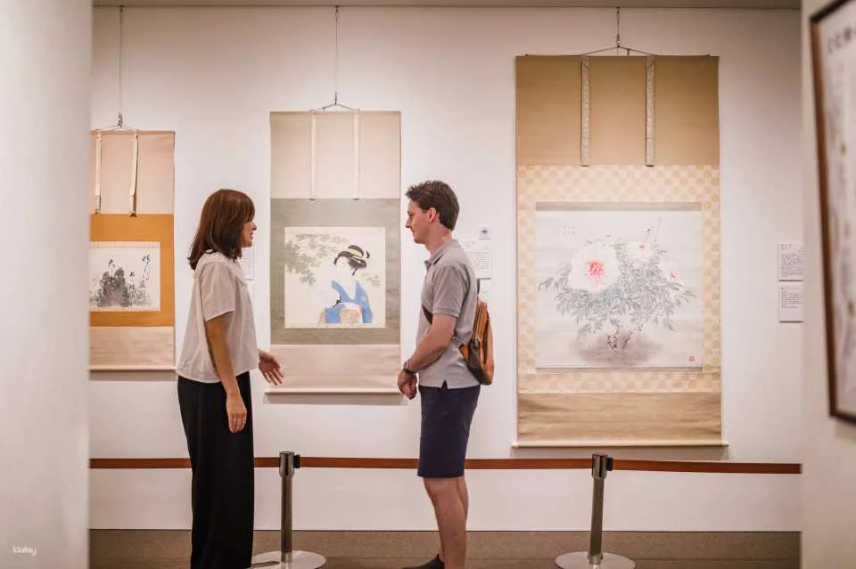 Special guided tour of the Kobayashi Museum of Art in Osaka and a leisurely half-day trip to enjoy Japanese sweets.