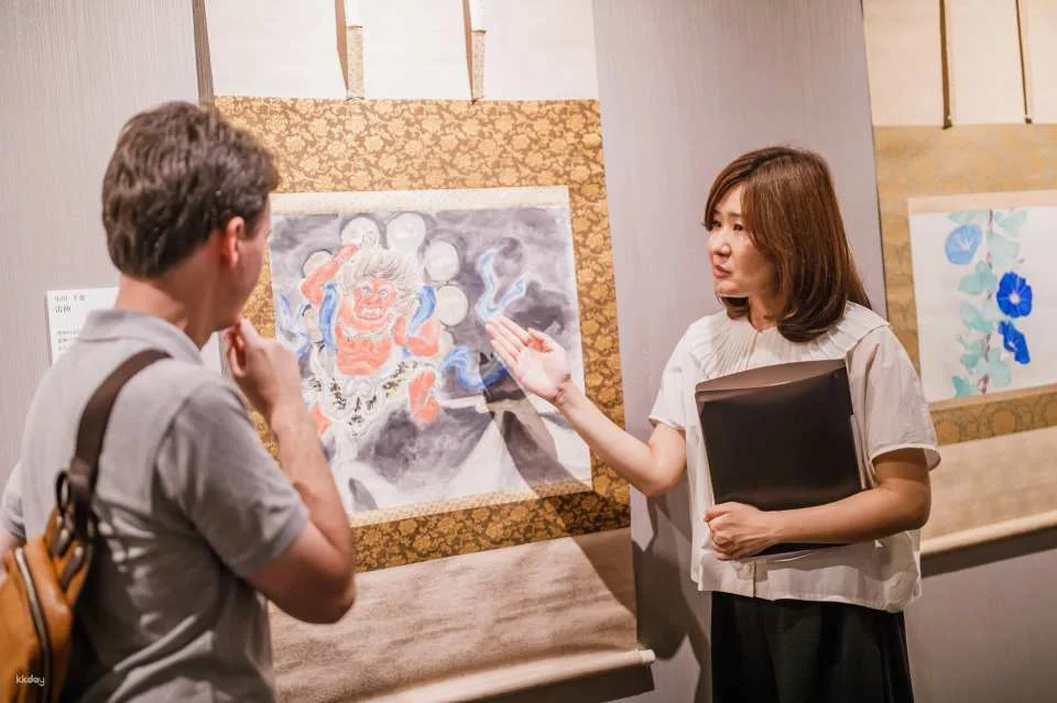 Special guided tour of the Kobayashi Museum of Art in Osaka and a leisurely half-day trip to enjoy Japanese sweets.