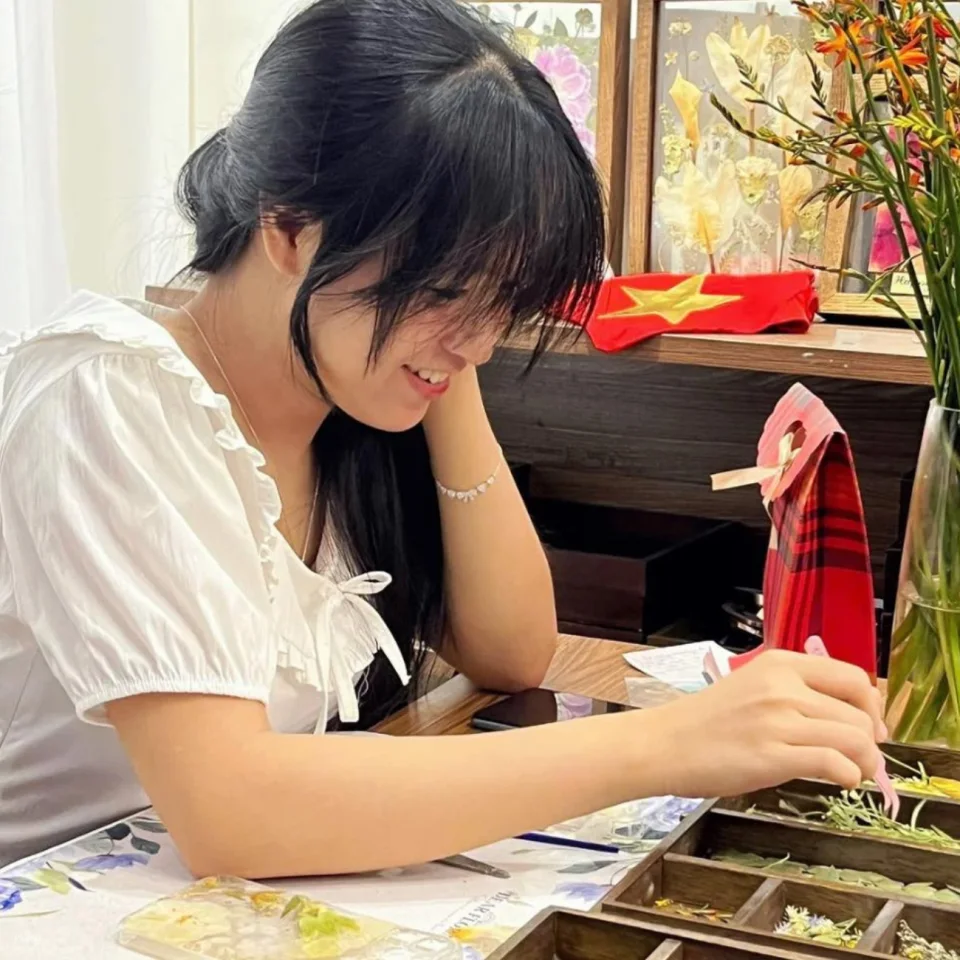 Ho Chi Minh City | Dried Flower Resin Workshop in Saigon
