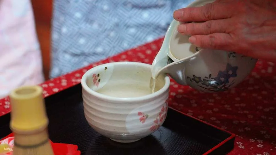 Osaka: Bamboo Oil Therapy (60 minutes) - Warm hand techniques that lead to deep healing