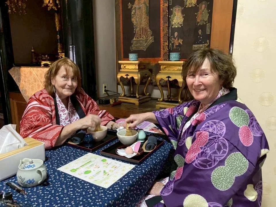 Osaka: Japanese Relaxation Experience with Matcha Tea and Footbath (45 minutes)