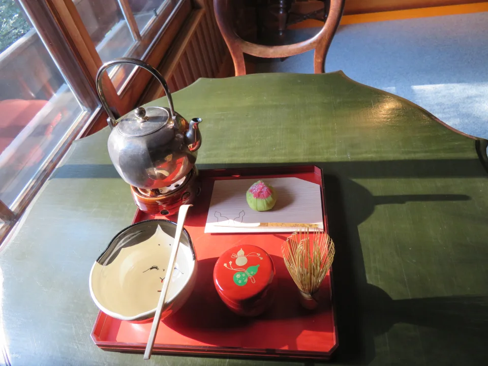 Experience making fresh matcha in an authentic Japanese space [Ticket to the adjacent art museum included]