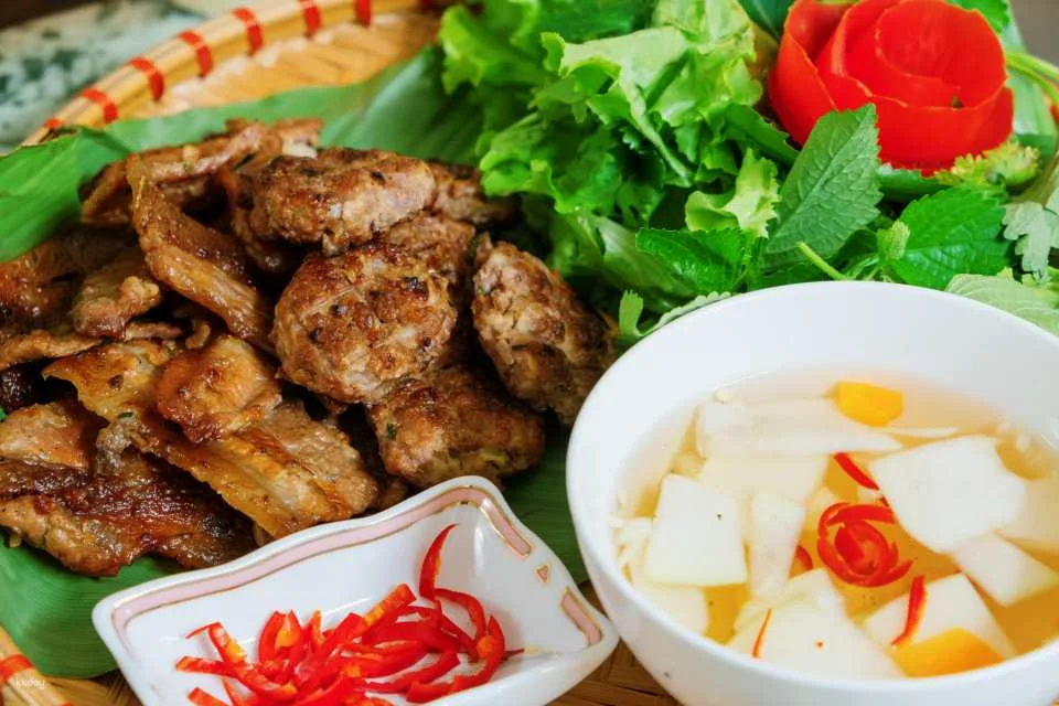 Hanoi's Heritage: Traditional Embroidery Workshop with Homemade Bun Cha or Cha Ca La Vong For Lunch