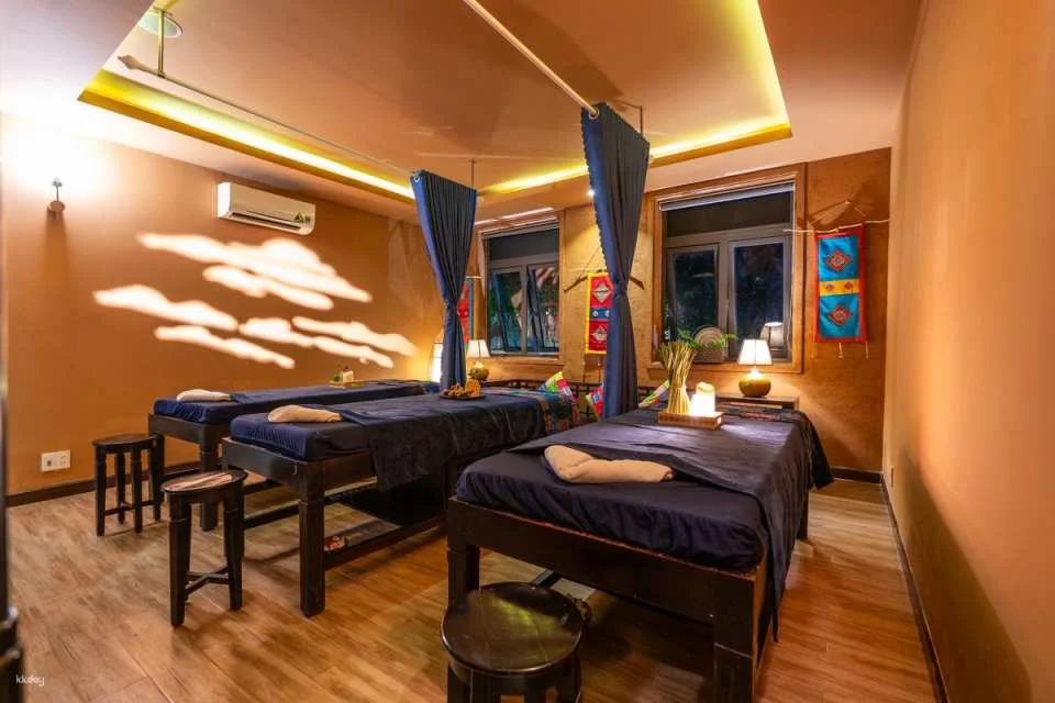 Herbal Spa Hoi An Massage Experience | All-Natural Essential Oil Therapy + Complimentary drinks (Tea, Fruit & Snack)