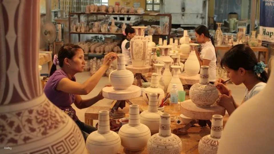A full day trip out side Ha Noi city- Discover Traditional Handicraft: Bat Trang pottery village - Chuong Conical Hat - Incense Village