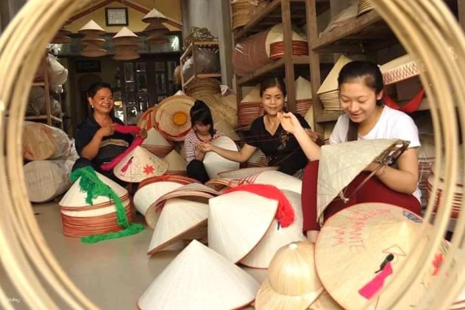 A full day trip out side Ha Noi city- Discover Traditional Handicraft: Bat Trang pottery village - Chuong Conical Hat - Incense Village