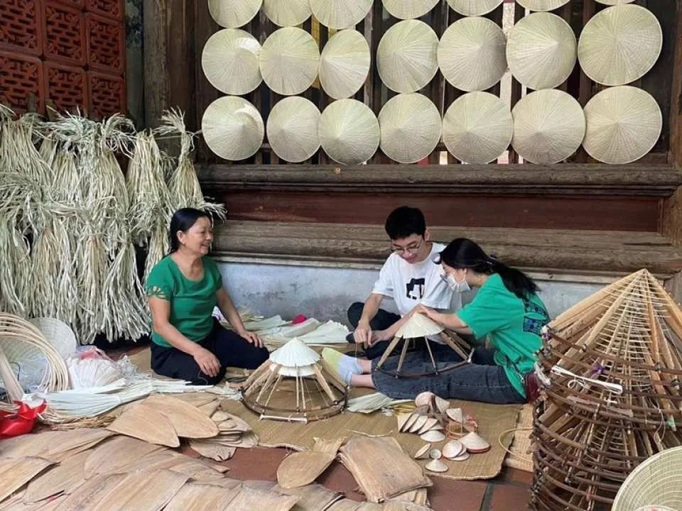 A full day trip out side Ha Noi city- Discover Traditional Handicraft: Bat Trang pottery village - Chuong Conical Hat - Incense Village