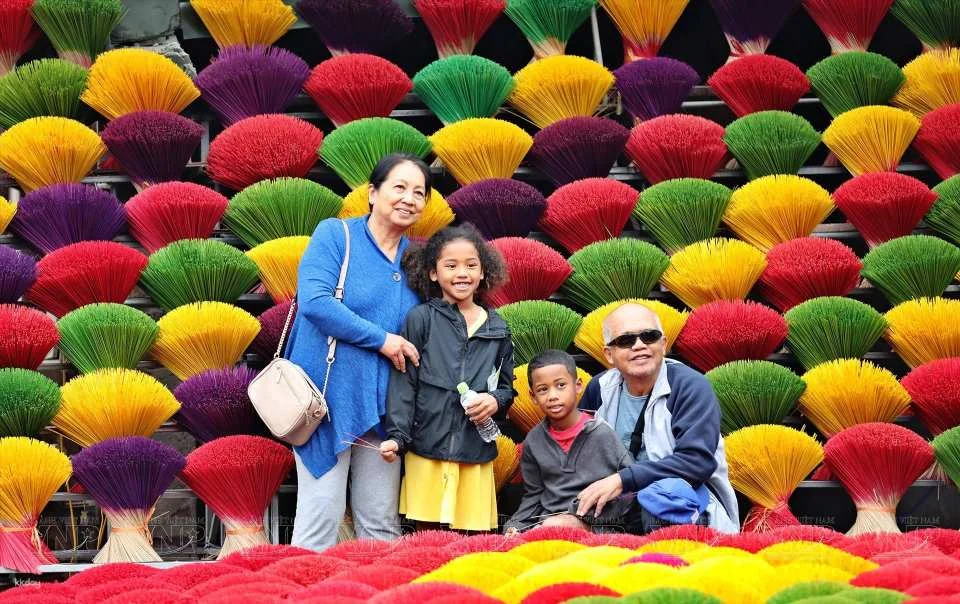 A full day trip out side Ha Noi city- Discover Traditional Handicraft: Bat Trang pottery village - Chuong Conical Hat - Incense Village