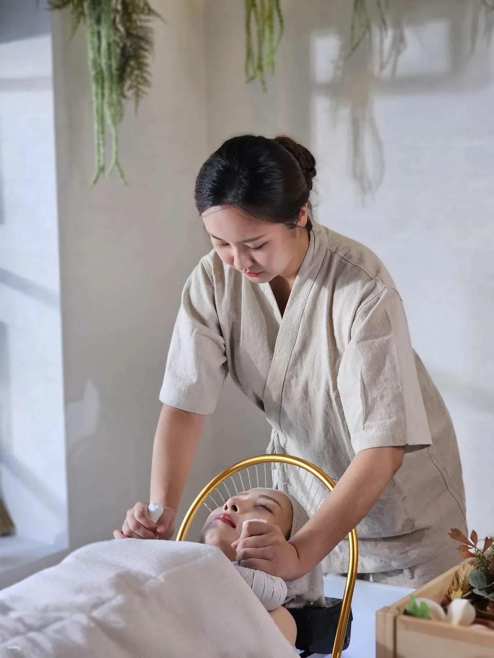 THE SEOL:HA Hongdae | Organic Healing Head Spa