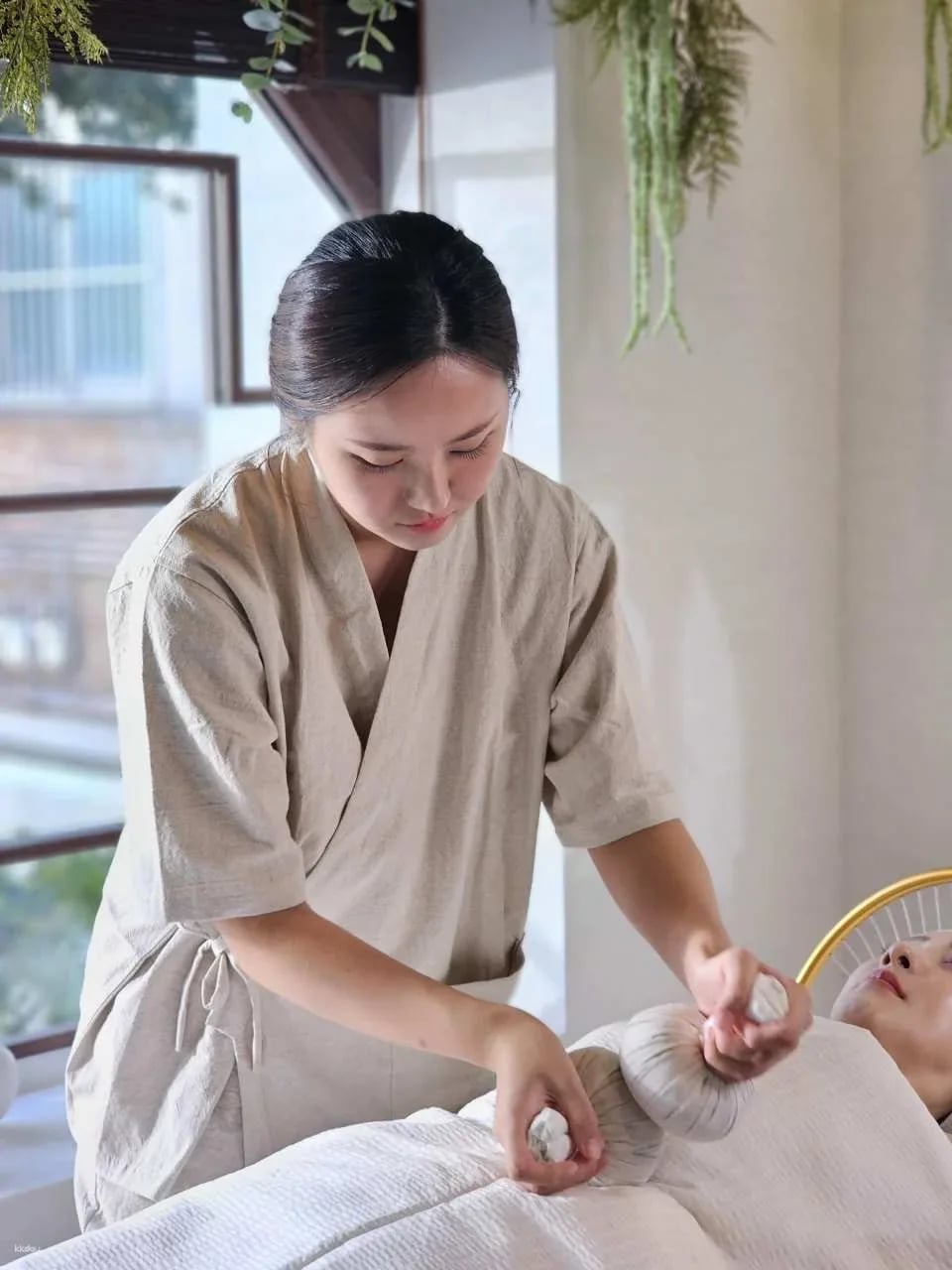THE SEOL:HA Hongdae | Organic Healing Head Spa
