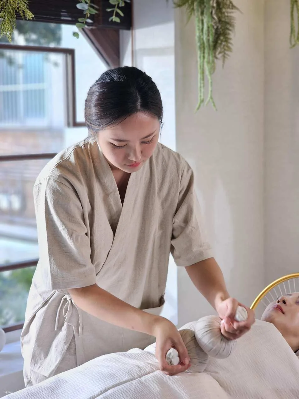 THE SEOL:HA Hongdae | Organic Healing Head Spa