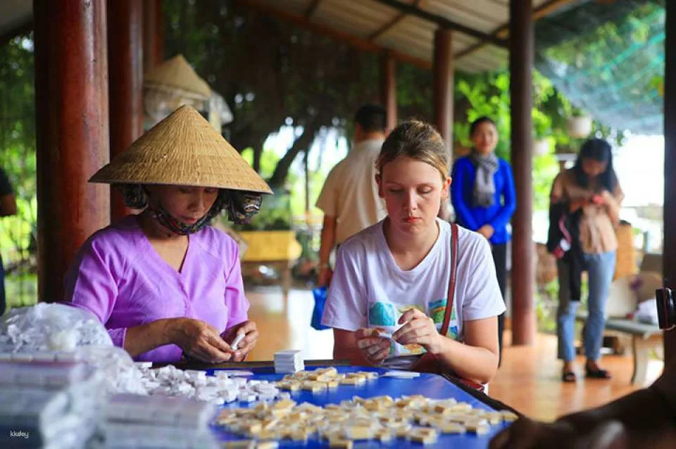Mekong Delta One Day Trip:  Ho Chi Minh - My Tho - Ben Tre - Vinh Trang pagoda - Unicorn island - Thoi Son Island