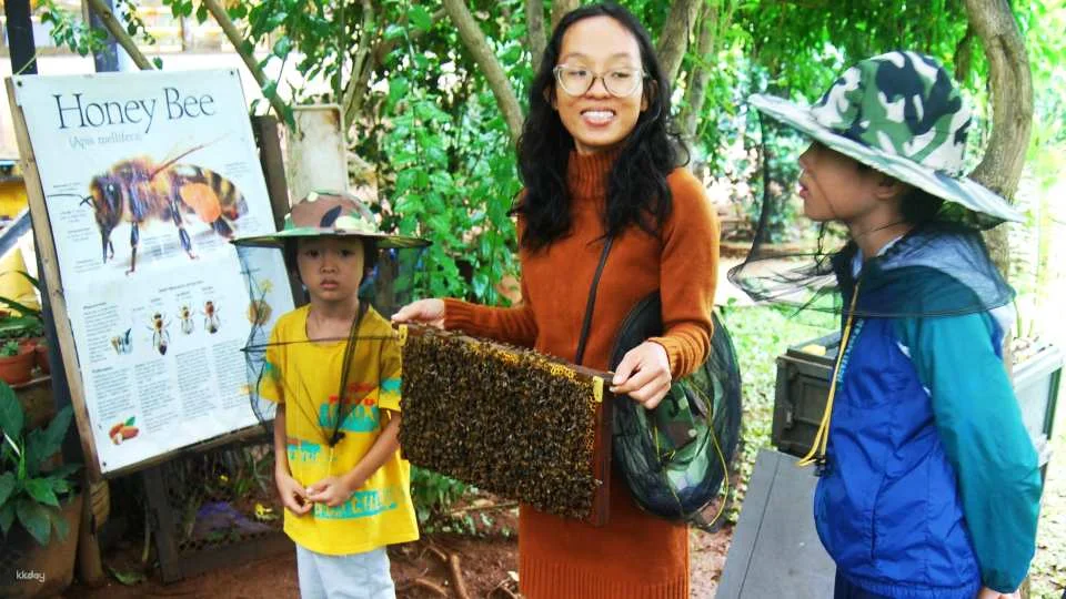 Mekong Delta One Day Trip:  Ho Chi Minh - My Tho - Ben Tre - Vinh Trang pagoda - Unicorn island - Thoi Son Island