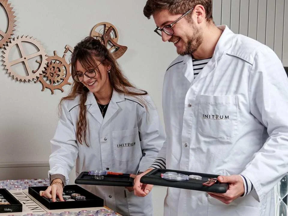 Full-day watchmaking course including lunch and a watch to take home